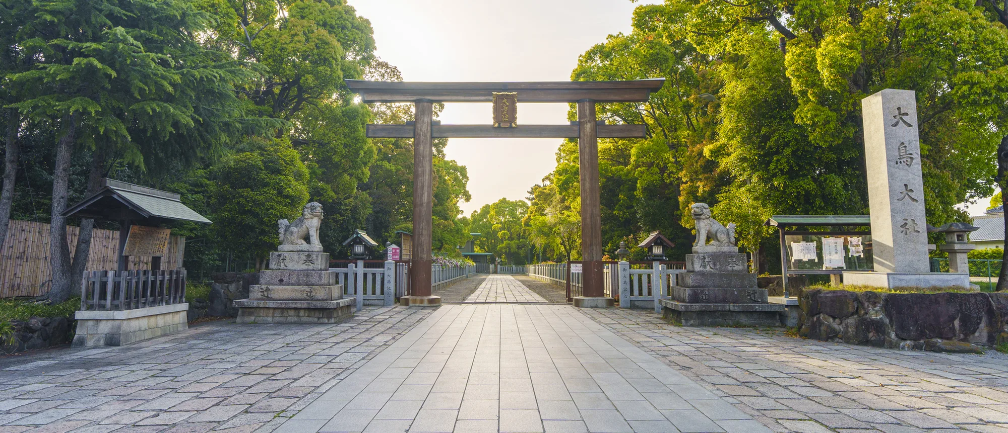 堺の神社の参道風景