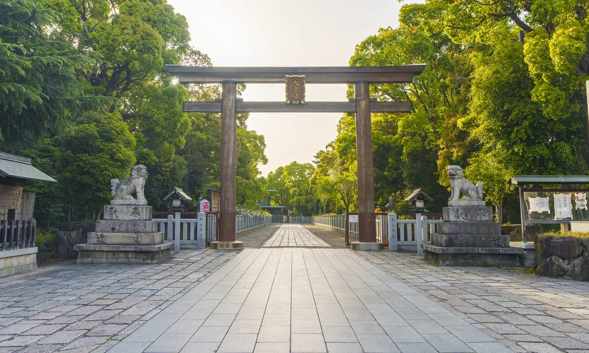 堺の神社の参道風景